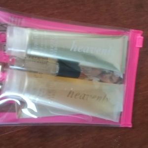 I am selling a cute lotion set